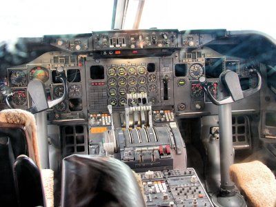B747-cockpit.jpg