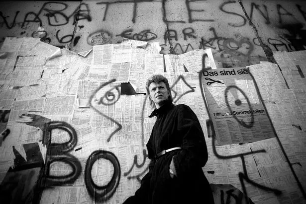 PAY-David-Bowie-the-Berlin-Wall.jpg