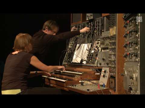 Ars Electronica 2009: Max Brand Synthesizer 1957 - Excerpt of &quot;Höllenmaschine&quot;-Performance