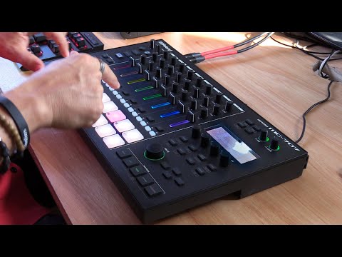 Roland MC-707: Unboxing &amp; Playing