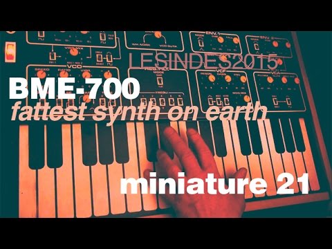 BME-700 // FATTEST SYNTH ON EARTH &amp; the worst keyboard ever!!