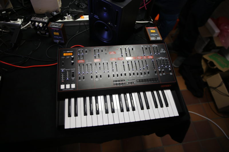 Behringer Synthesizer Status LmDrum + RD8 Mk2 Drummachine + Brains