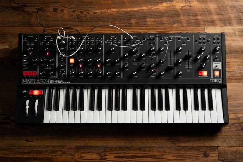 Moog matriarch schwarz