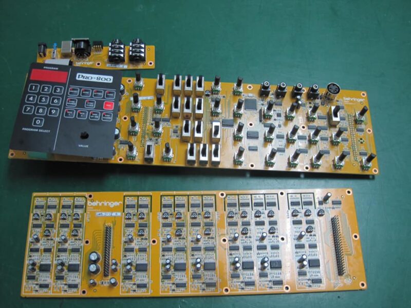 Behringer Synthesizer Status LmDrum + RD8 Mk2 Drummachine + Brains