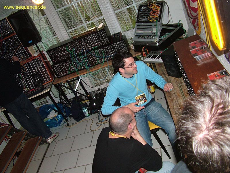 happy knobbing modular synthesizer meeting 2006