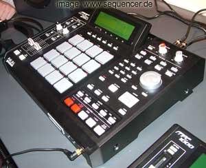 Akai MPC2500 synthesizer