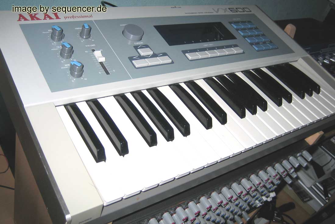 Akai VX600 synthesizer