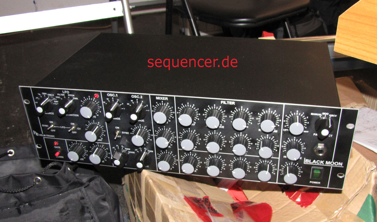 Helmtronic Black Moon synthesizer