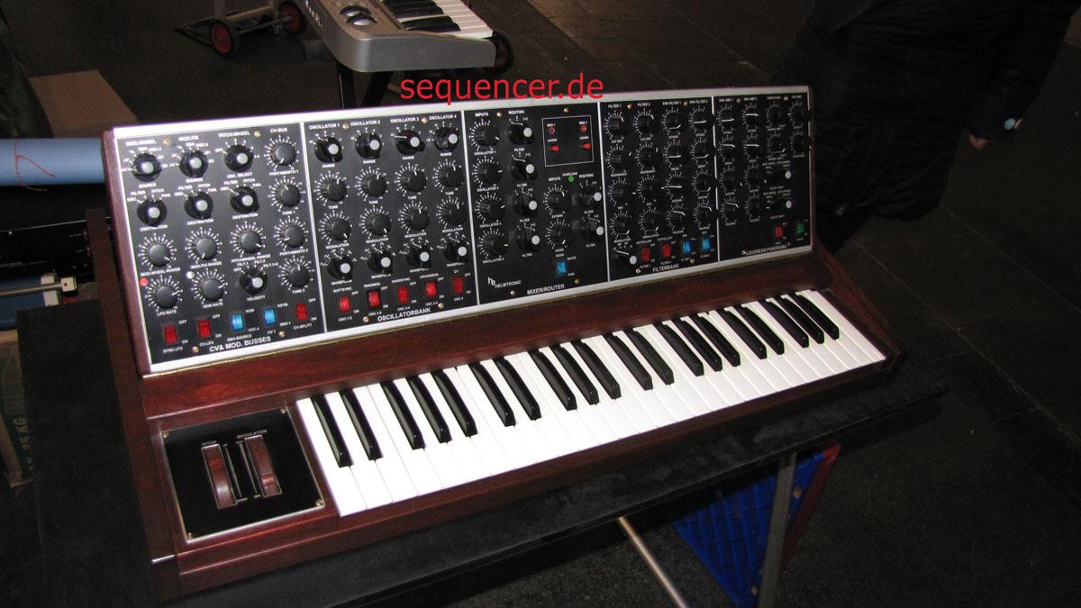 Helmtronic Challenger synthesizer