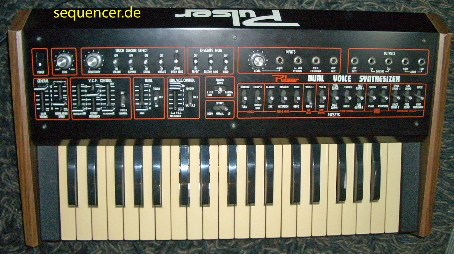 Solton PulserM75, DualVoiceSynthesizer synthesizer