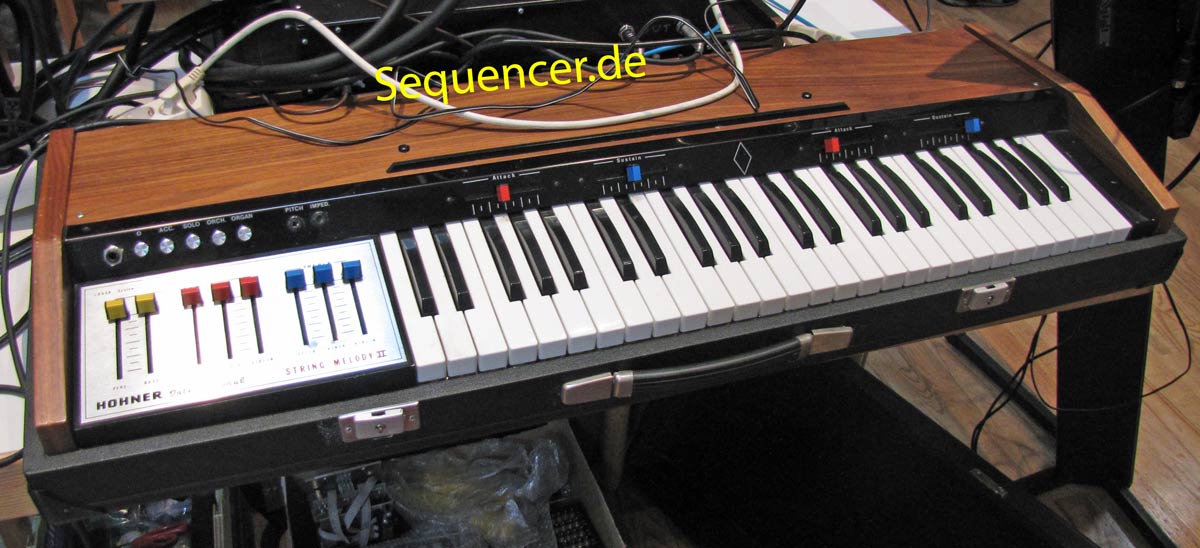 Hohner StringMelody2 synthesizer