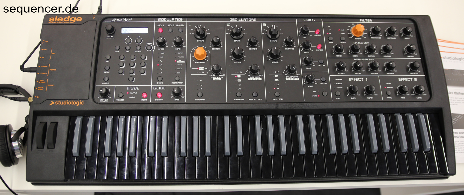 Studiologic Sledge Synthesizer Blofeld with Knobs! by Studiologic