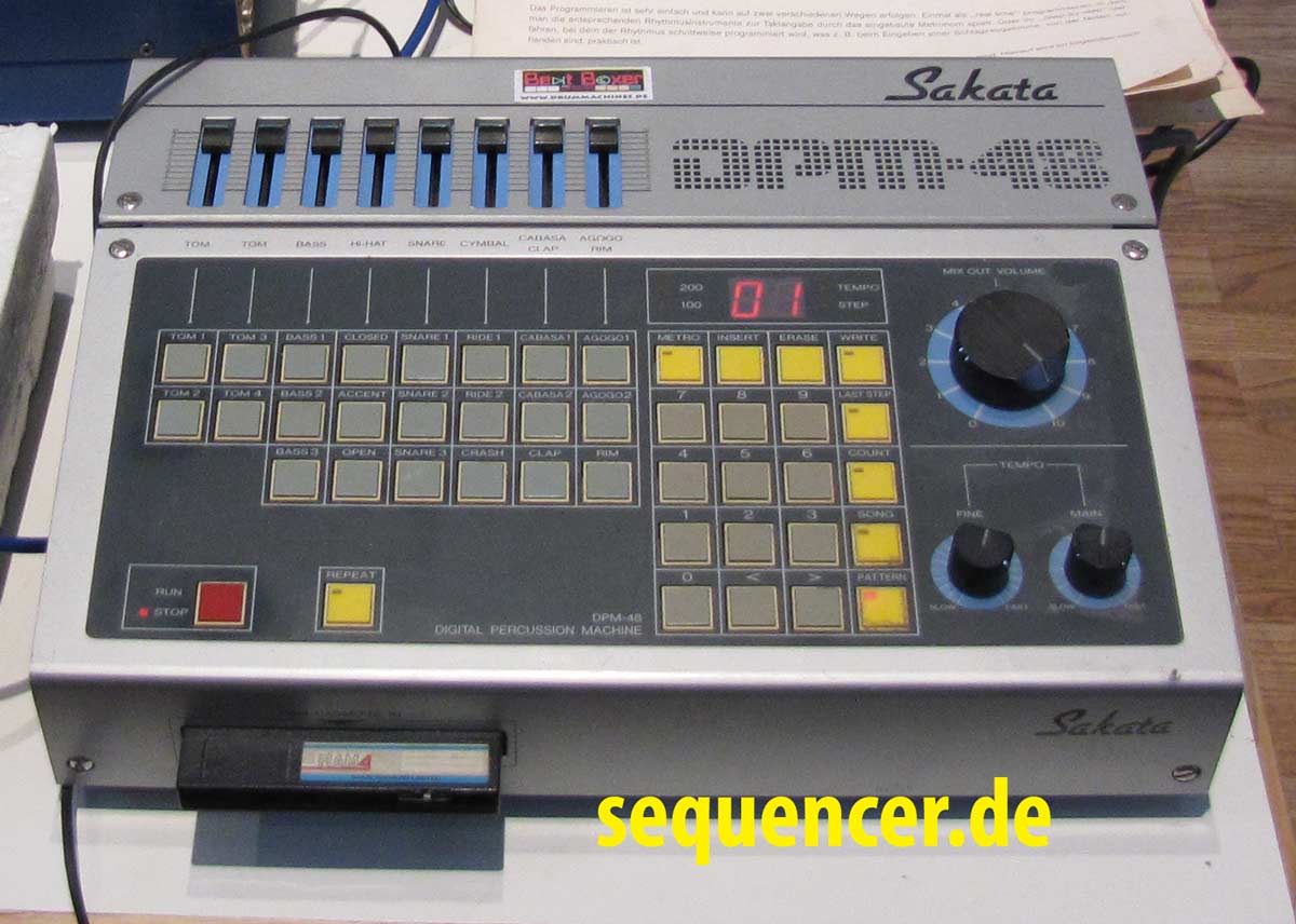 Sakata DPM48 synthesizer