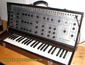 EML 101 electrocomp Synthesizer