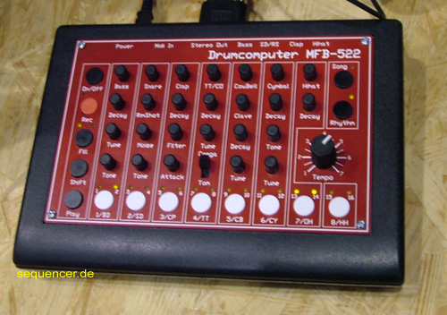 MFB MFB522 synthesizer