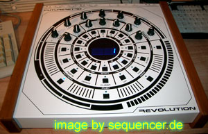 Future Retro Revolution synthesizer