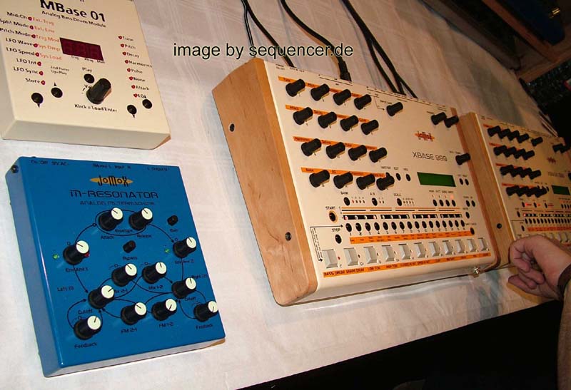 JoMoX MResonator synthesizer