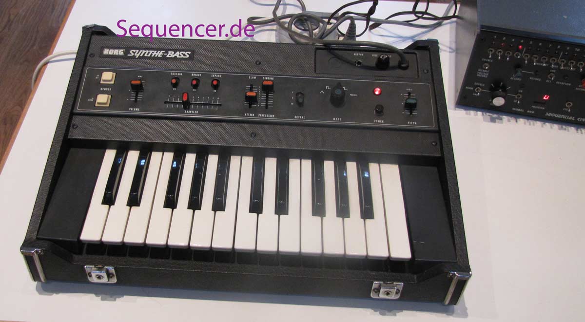 korg synthe bass 100 analog synthesizer