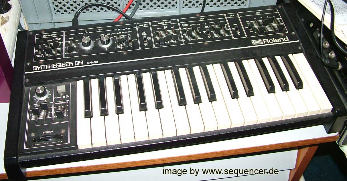 Roland SH09 synthesizer