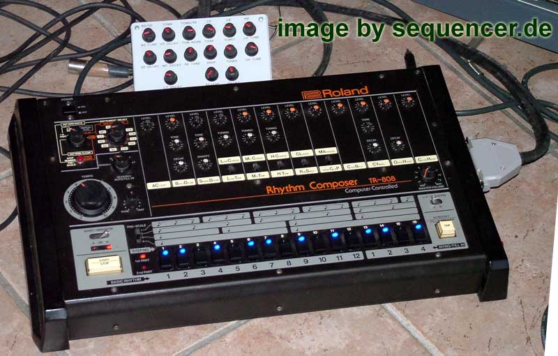 Roland TR808 LEDtaster Roland TR808 LED switchboard synthesizer