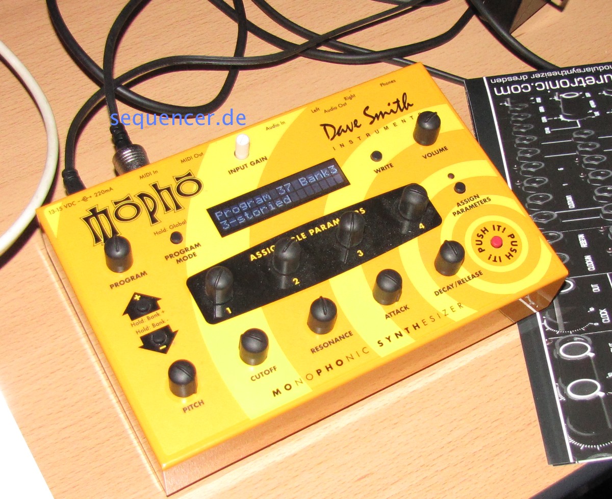 Dave Smith Mopho synthesizer