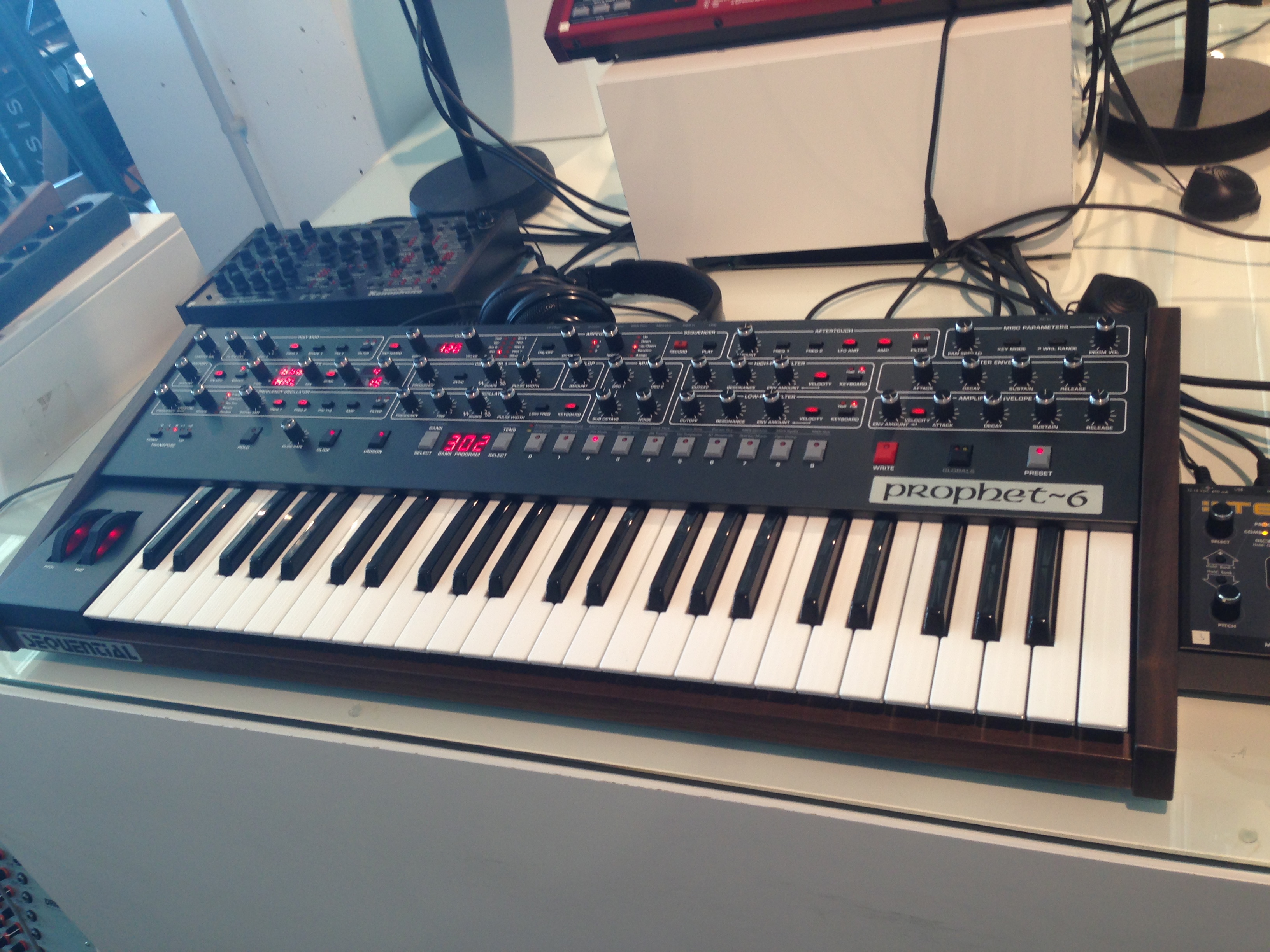 Sequential Circuits Prophet6, P6 synthesizer