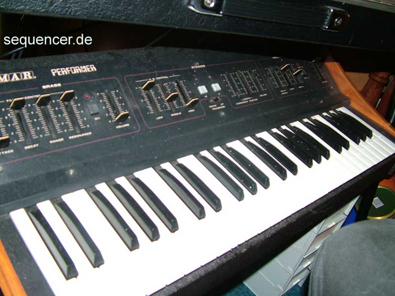 Crumar Performer synthesizer