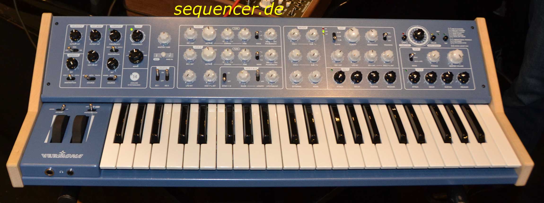 vermona 14 Synthesizer Vermona 14 Synthesiser synthesizer