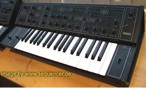 Yamaha CS10 synthesizer