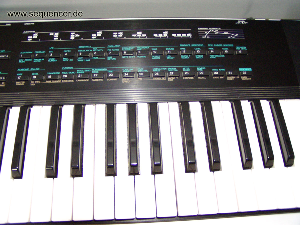 DX-11 Yamaha DX-11 synthesizer
