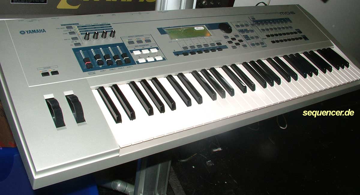 Yamaha MO6, MO7, MO8 synthesizer