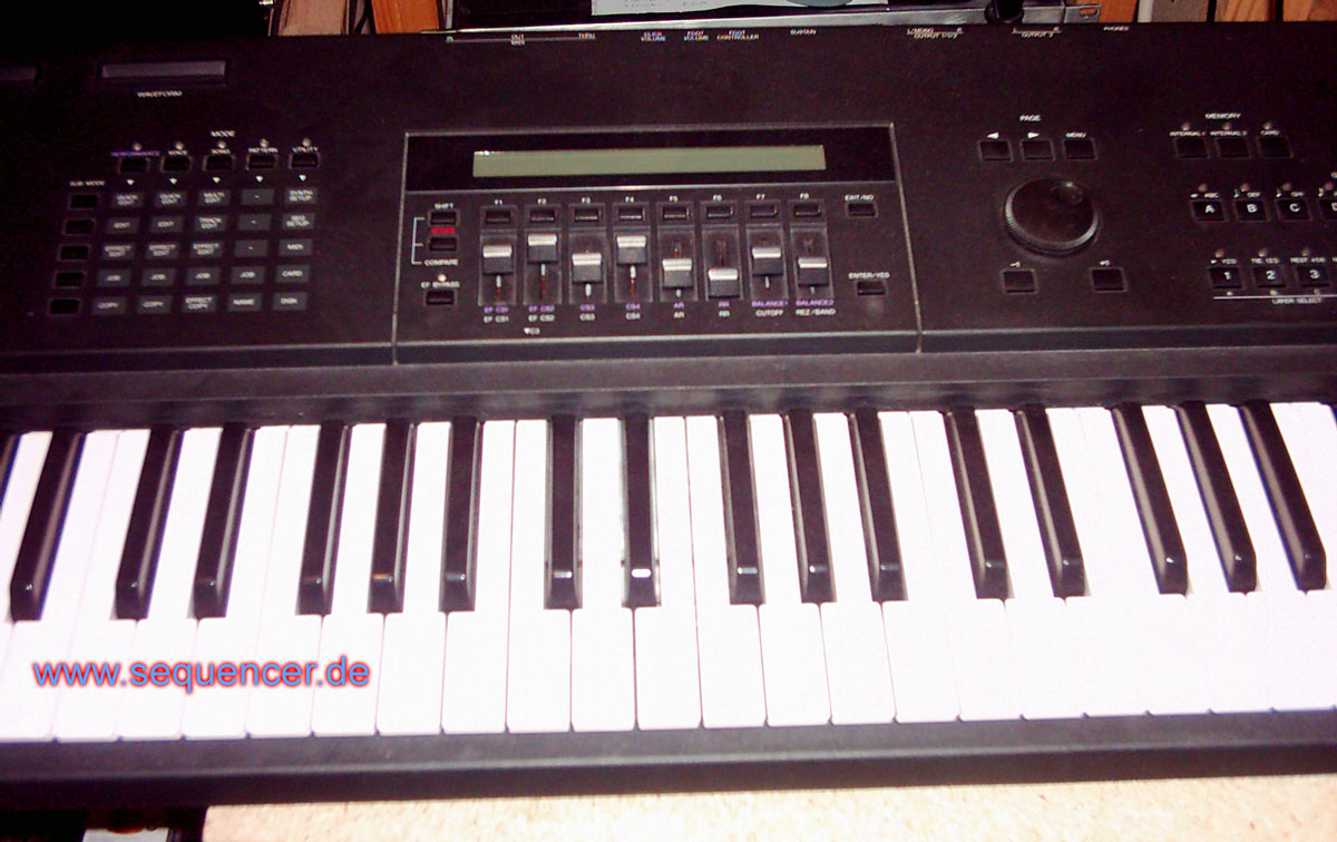 Yamaha SY85 Digital Synthesizer