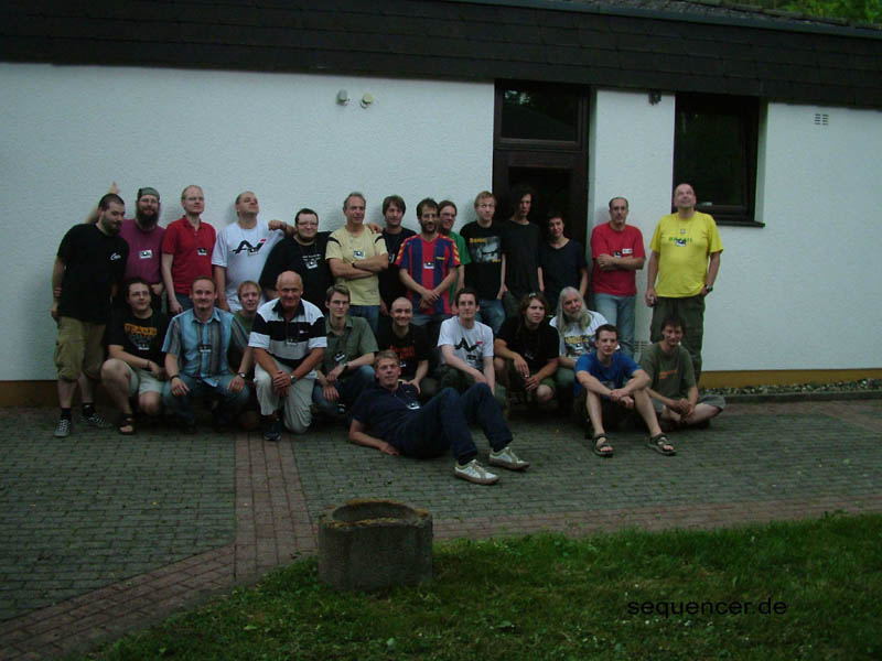 Ein Teil der Gruppe vom Treffen - Es sind halt nicht alle drauf - Modularmeeting 2007