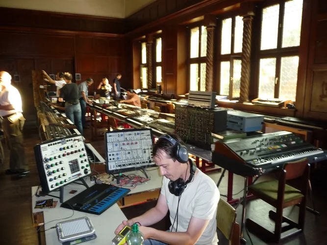 unbekanntes treffen 2008 oder frueher.webp