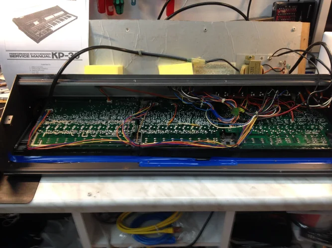 Korg Sigma KP30 Synth geöffnet heller.webp