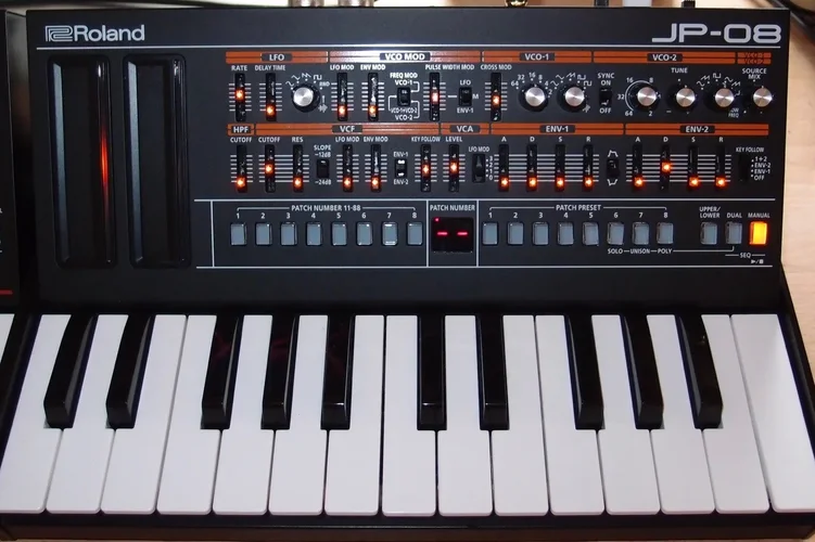 E-Piano auf Jupiter - 1.webp