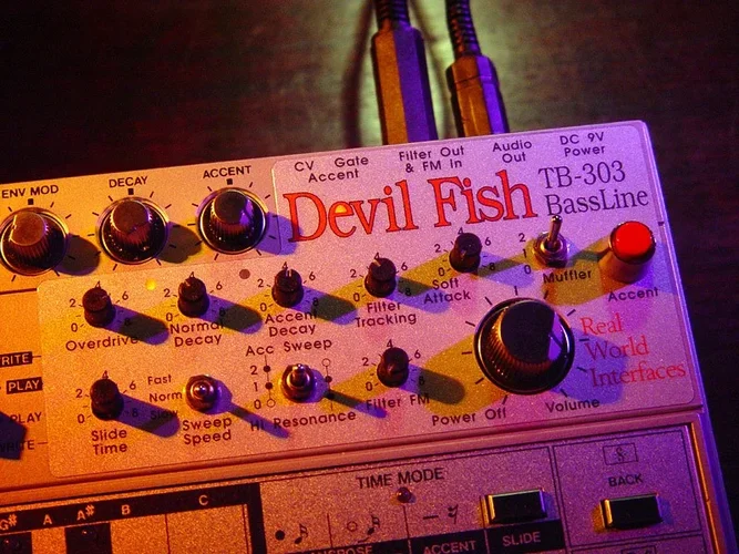 Devil-Fish-TB-303-front-panel.webp
