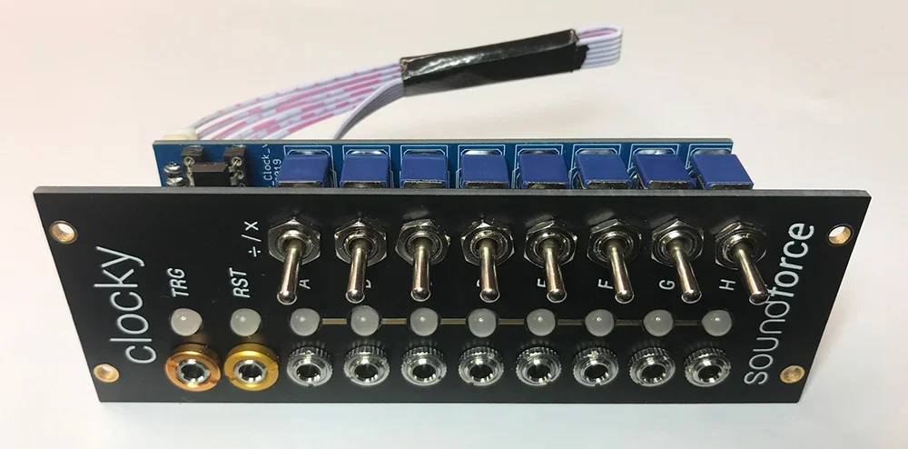 clocky01a.jpg clocky01a.jpg