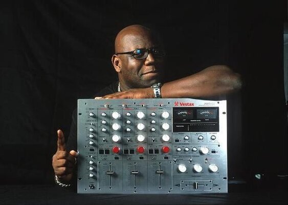 carl_cox_uses_vestax_pmc_cx_rotary_mixer_1_be767e09ea.jpg