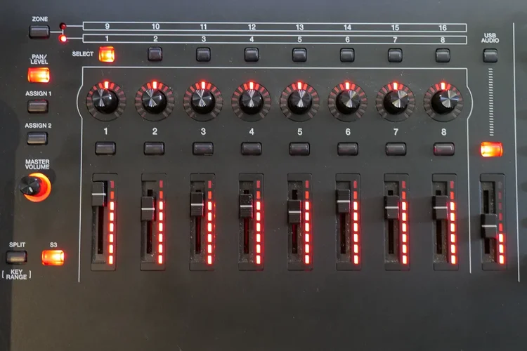 22_0404_LS5_0111bkw.jpg 22_0404_LS5_0111bkw.jpg