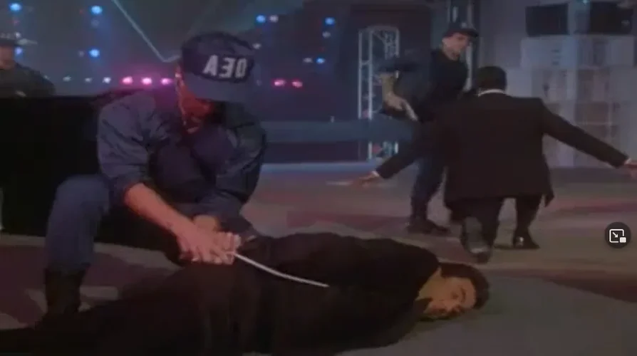 Miami Vice - S03E21.webp