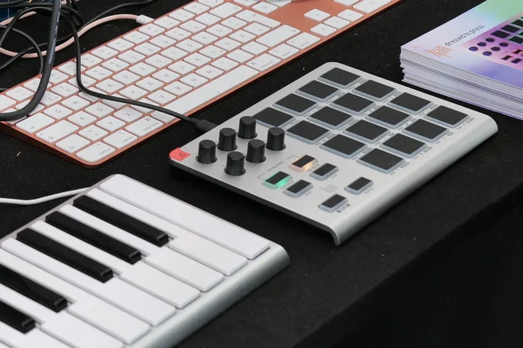 22_0513_LS5_0327bkw.jpg 22_0513_LS5_0327bkw.jpg