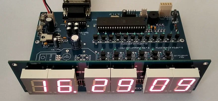 LED_UHR_ROT.jpg LED_UHR_ROT.jpg