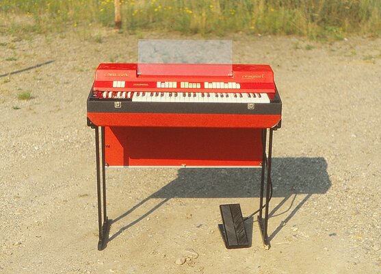 farfisa compact rot.jpg