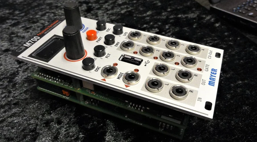 mayer-m700-eurorack-synthesizer.jpg mayer-m700-eurorack-synthesizer.jpg