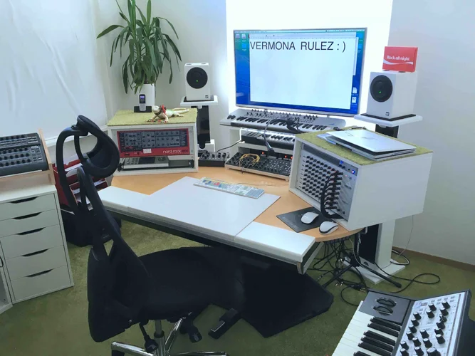 Studio klappe zu.webp