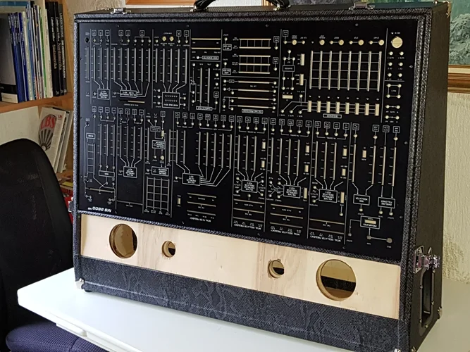 170810_Gehäuse mit Frontplatte_01.webp