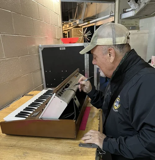 BillySigns.webp BillySigns.webp