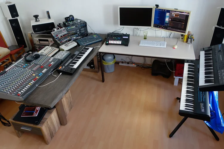 Studio5_2022_09.jpg Studio5_2022_09.jpg