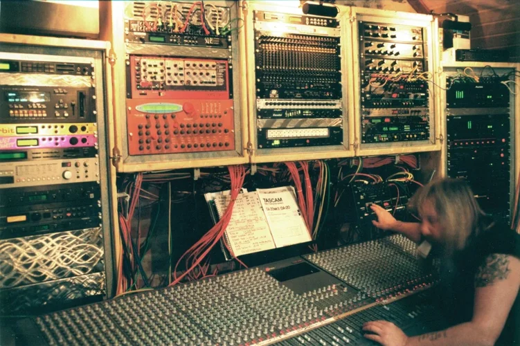 1993-01 Studio.webp 1993-01 Studio.webp